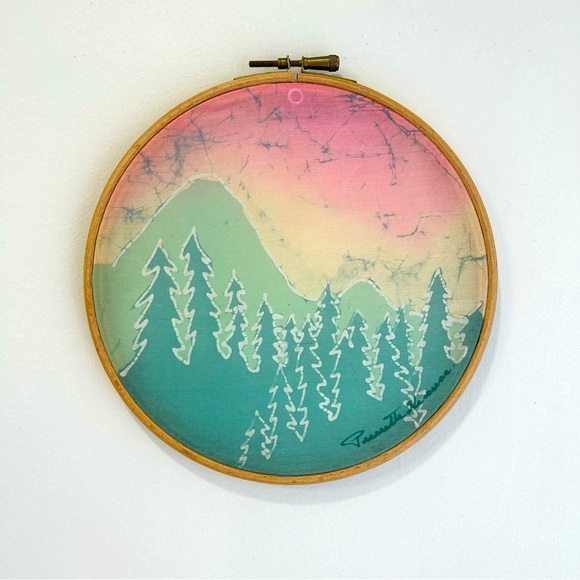 Signed Hand painted silk embroidery silk art on wood hoop 7” - Picture 1 of 8